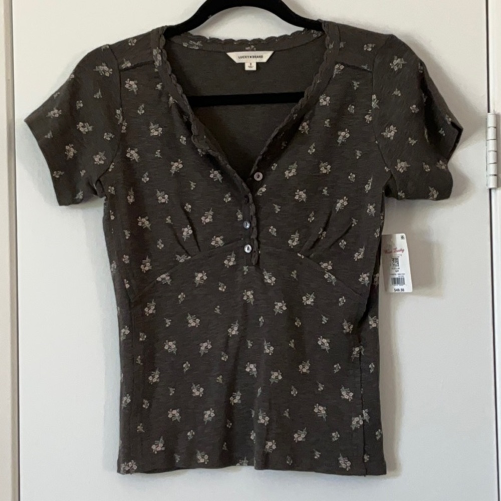 Lucky gray floral Henley top NWT Sz s